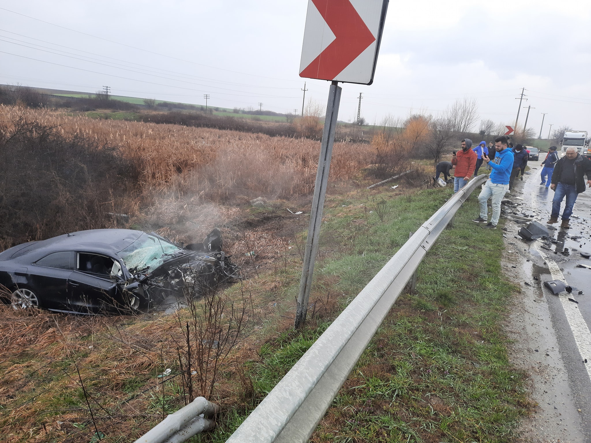 Accident grav pe Drumul Național 64 la Strejești Două persoane rănite