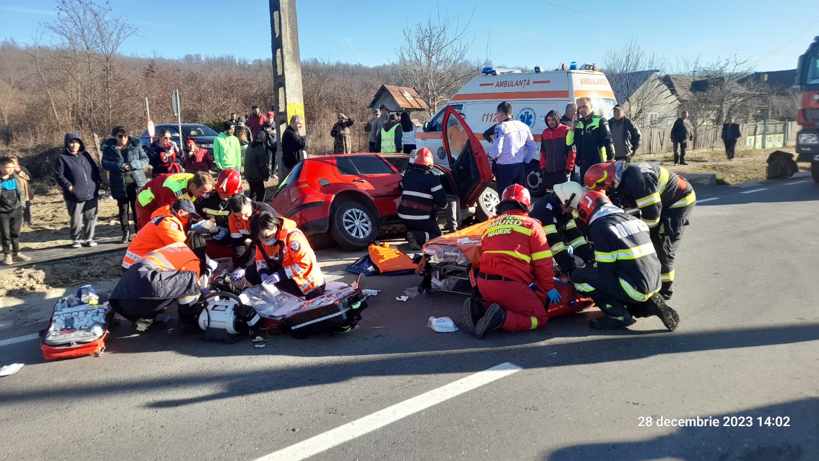 Pompierii de la ISU Olt au intervenit la un accident grav produs în