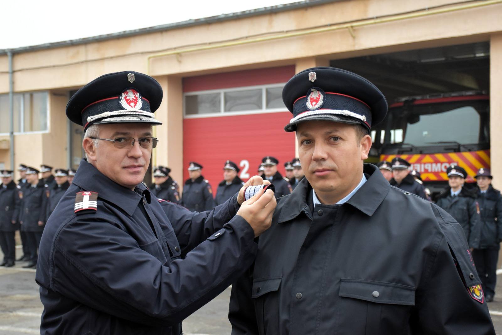Cinci pompieri de la ISU Olt primesc avansare înainte de termen.